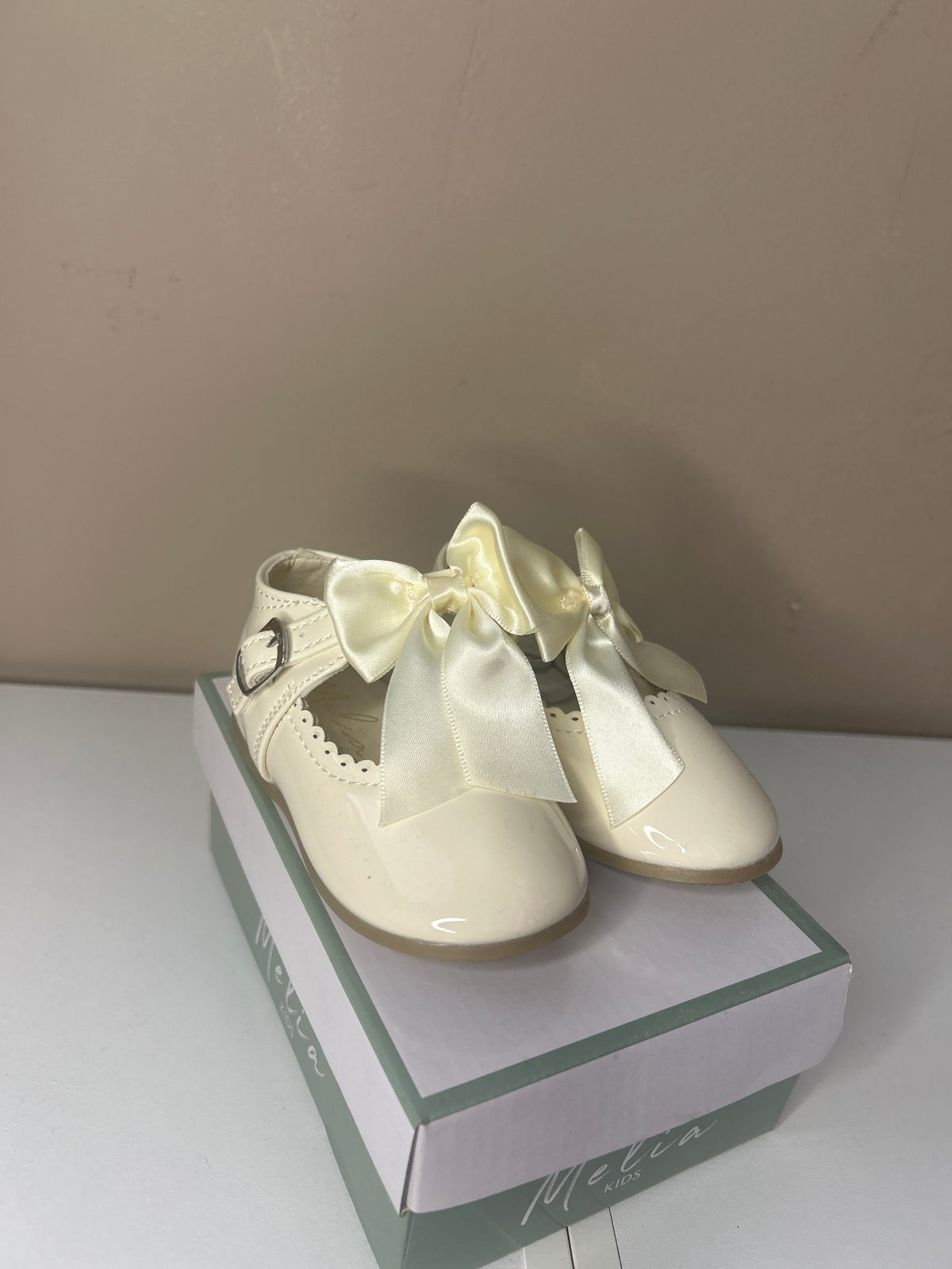 Beige Bow Hard Sole Shoes